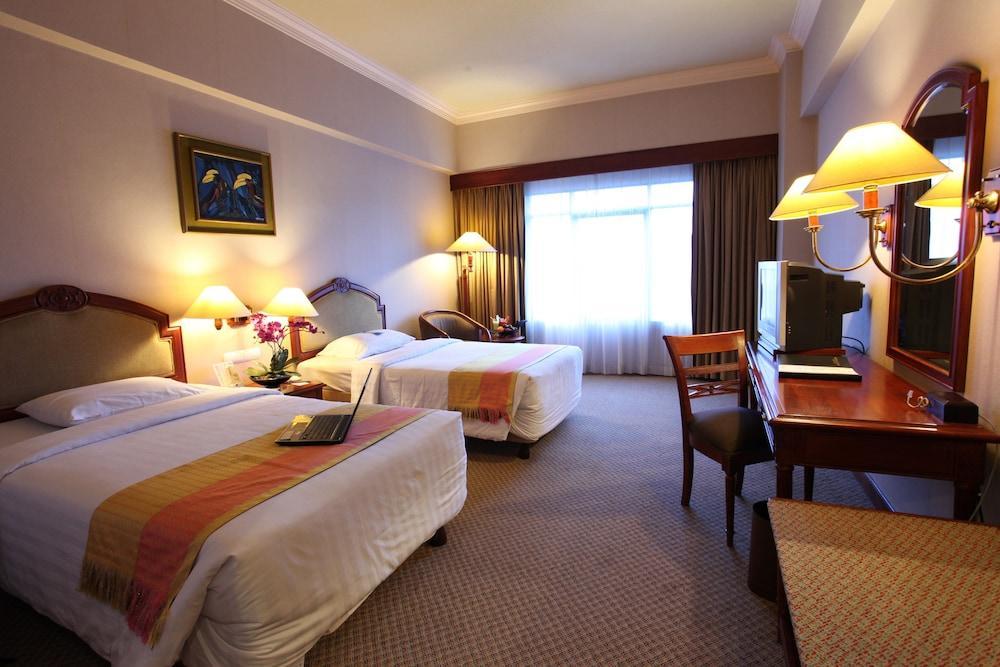 Blue Sky Hotel Balikpapan מראה חיצוני תמונה