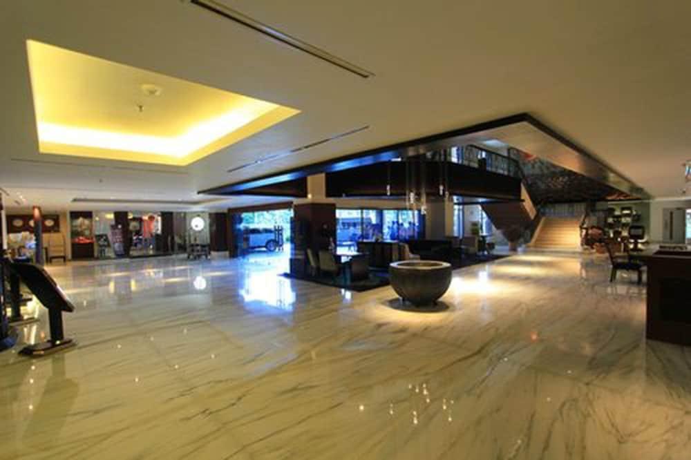 Blue Sky Hotel Balikpapan מראה חיצוני תמונה