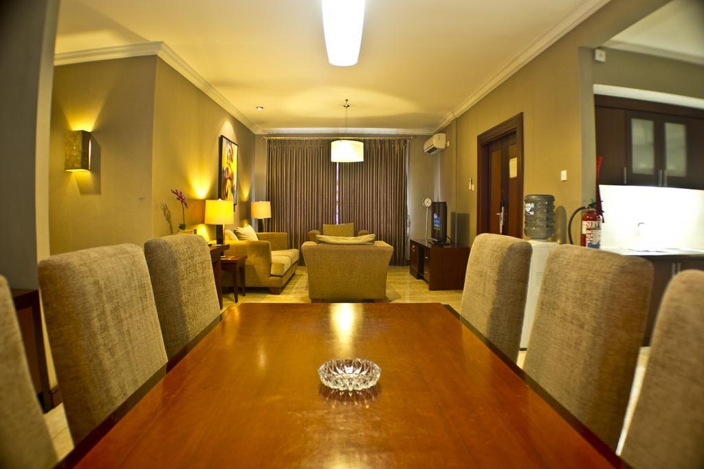 Blue Sky Hotel Balikpapan מראה חיצוני תמונה