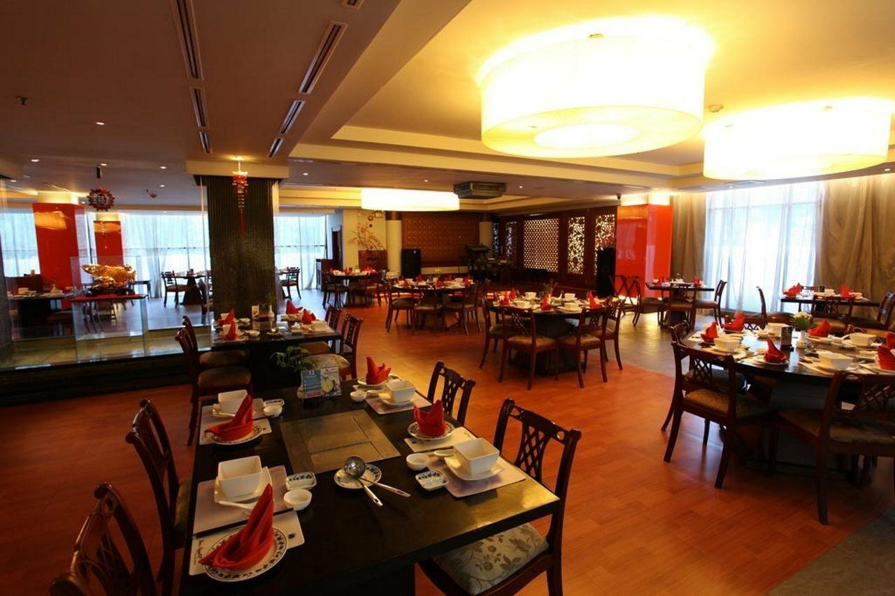 Blue Sky Hotel Balikpapan מראה חיצוני תמונה